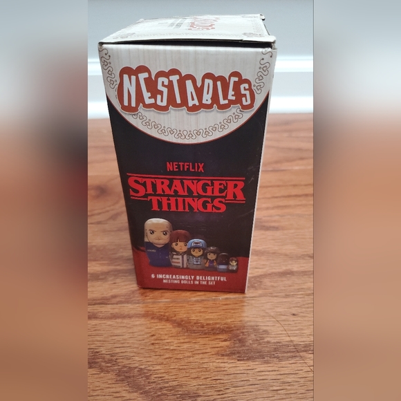 2022 Stranger Things Nestables Wooden Nesting Dolls (6 Dolls in 1). - Picture 4 of 15